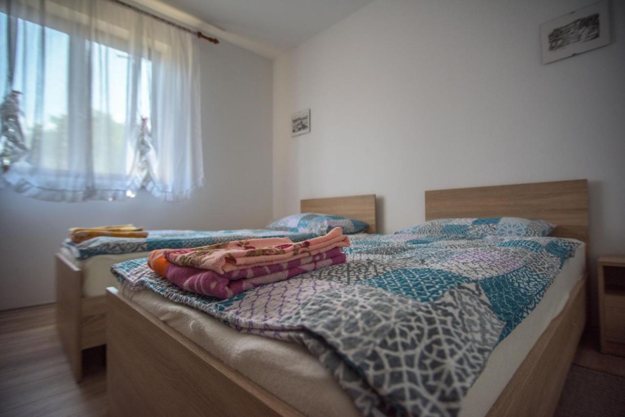 Apartman Marenic Cres Extérieur photo